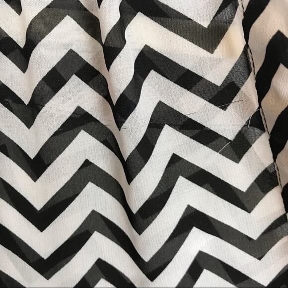RUE 21 Chevron Sheer Blouse Sz Small - Picture 5 of 6